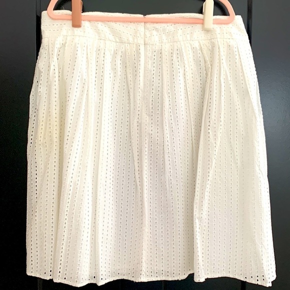 Liz Claiborne White Eyelet Skirt w/White Lining. Generous zipper. Size 18 - Picture 2 of 12